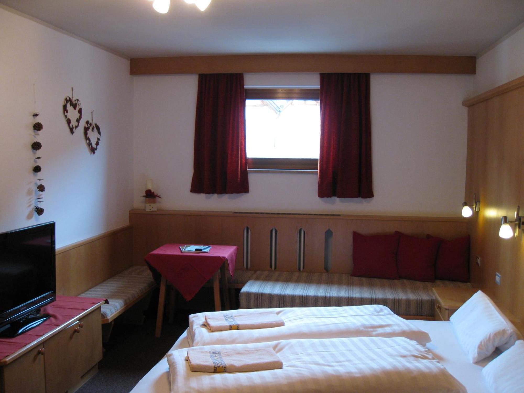 Garni Apparthotel St Valentin San Valentino alla Muta Exterior photo